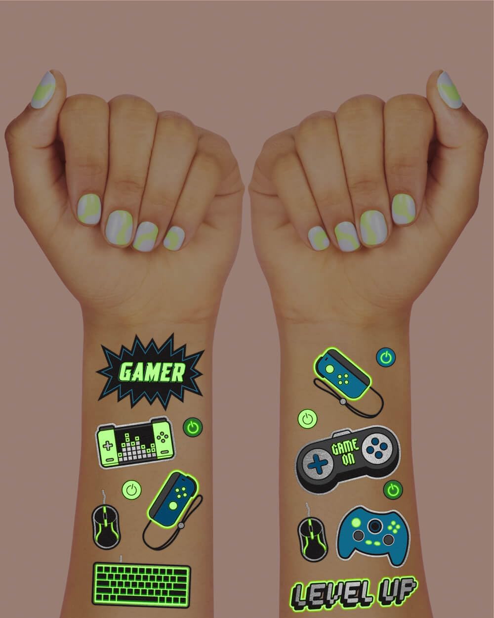 Diseños dibujados a mano de teclados y mandos por xo Fetti.