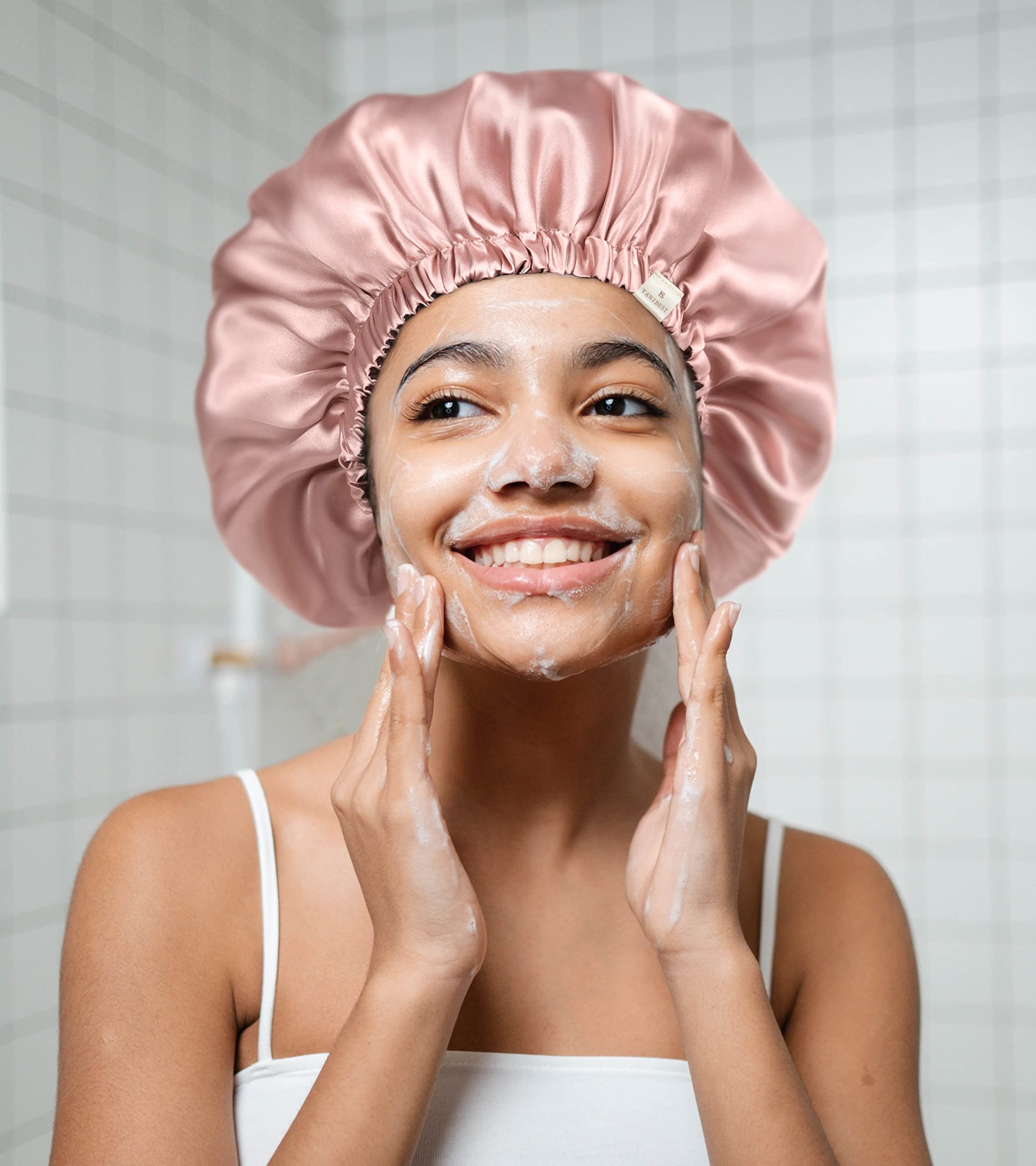 Durante la rutina nocturna recoge el cabello para mascarilla o limpieza facial.