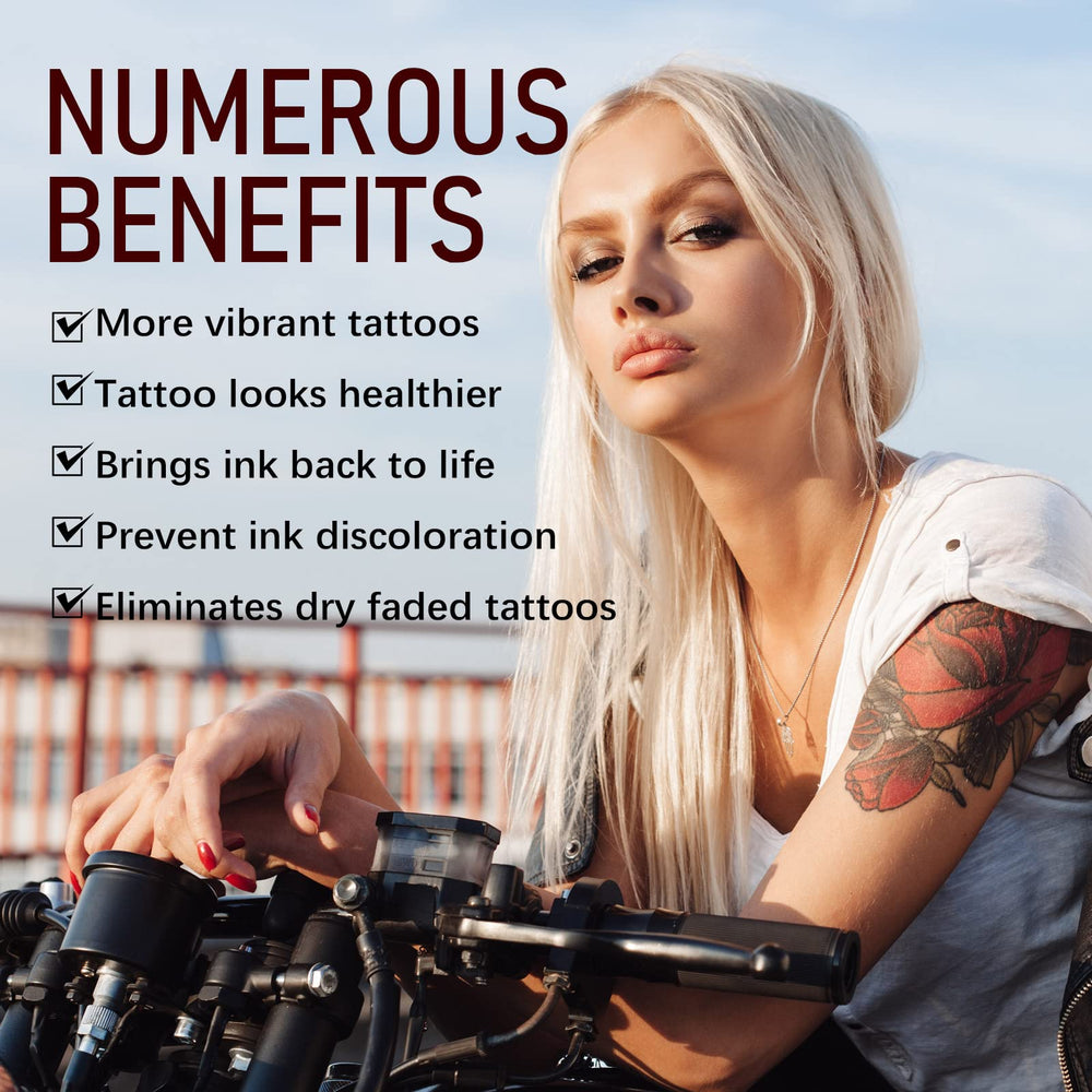 Piel sensible recibe cuidado con bálsamo Yecuce para tatuajes.
