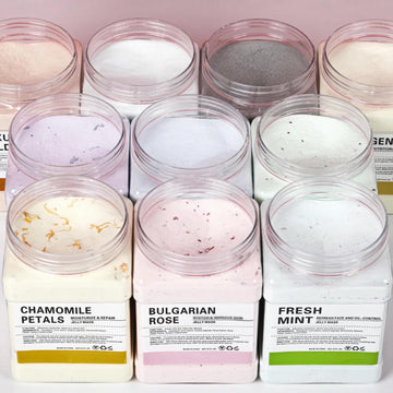 Aplicación facial de Jelly Mask YMEYFAN para hidratación y cuidado.