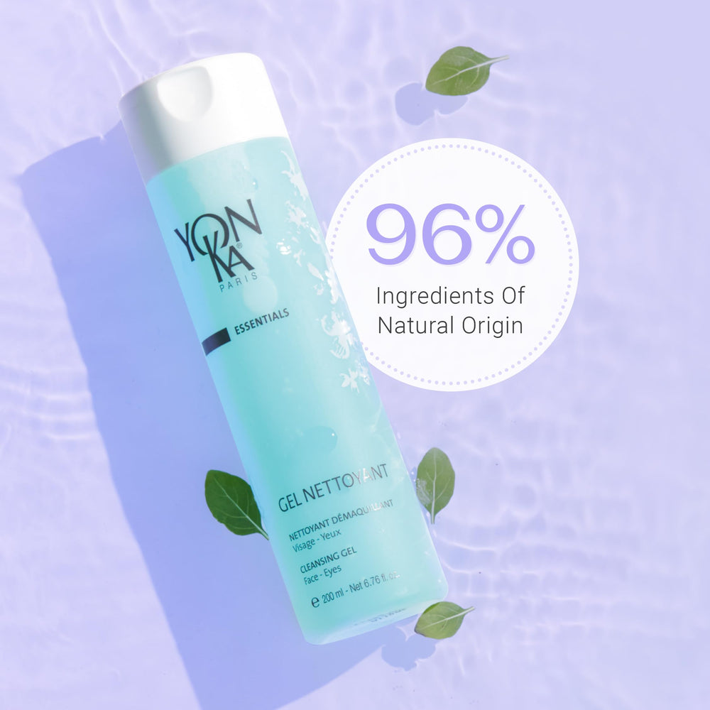 Yon-Ka mezcla lavanda y cítricos para una experiencia relajante durante la limpieza.
