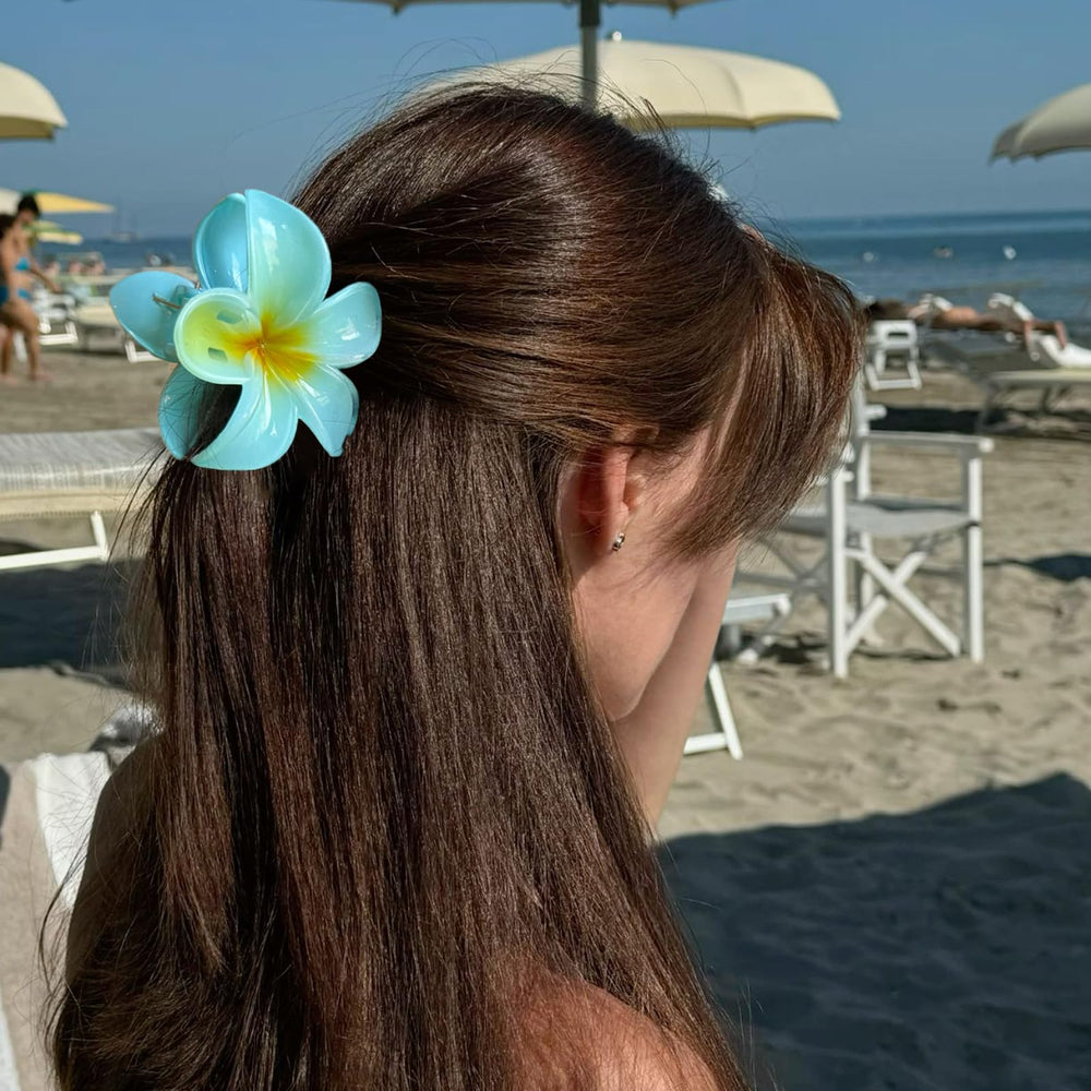 Clips flor hawaiana de YosaiHom en lila para mechones gruesos y firmes.