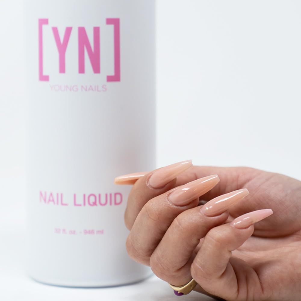 Young Nails monomero adherencia superior para uñas acrílicas duraderas y uniformes.