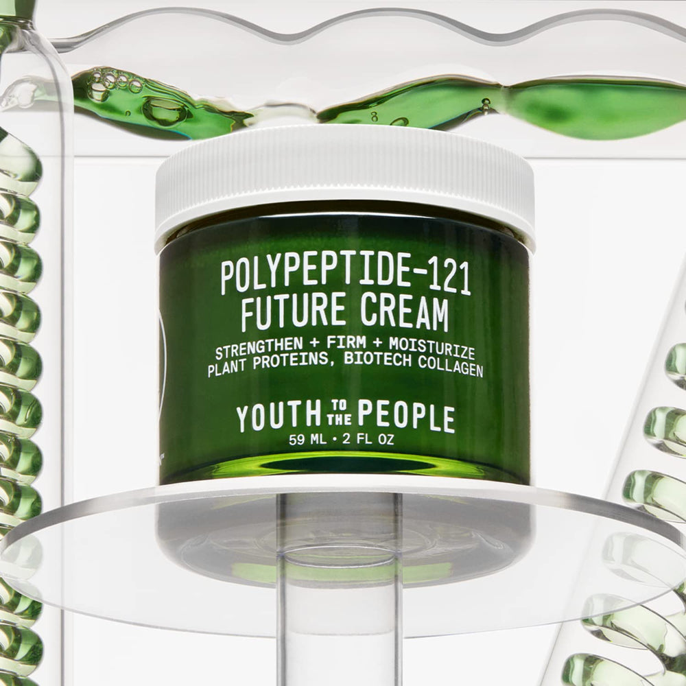 Youth To The People 121-Polypeptide Future Cream muestra textura cushiony y rápida absorción.