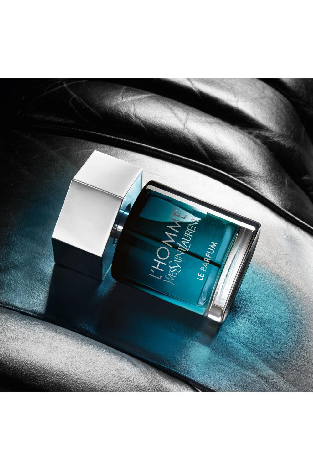 frasco de vidrio con acabado suave L'Homme Le Parfum EDP, ideal para llevar.