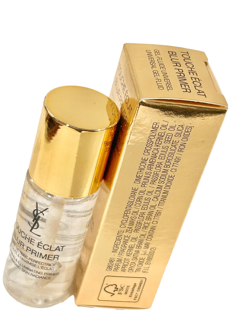 Yves Saint Laurent Touche Éclat Blur Primer, textura sedosa que difumina imperfecciones discretamente.