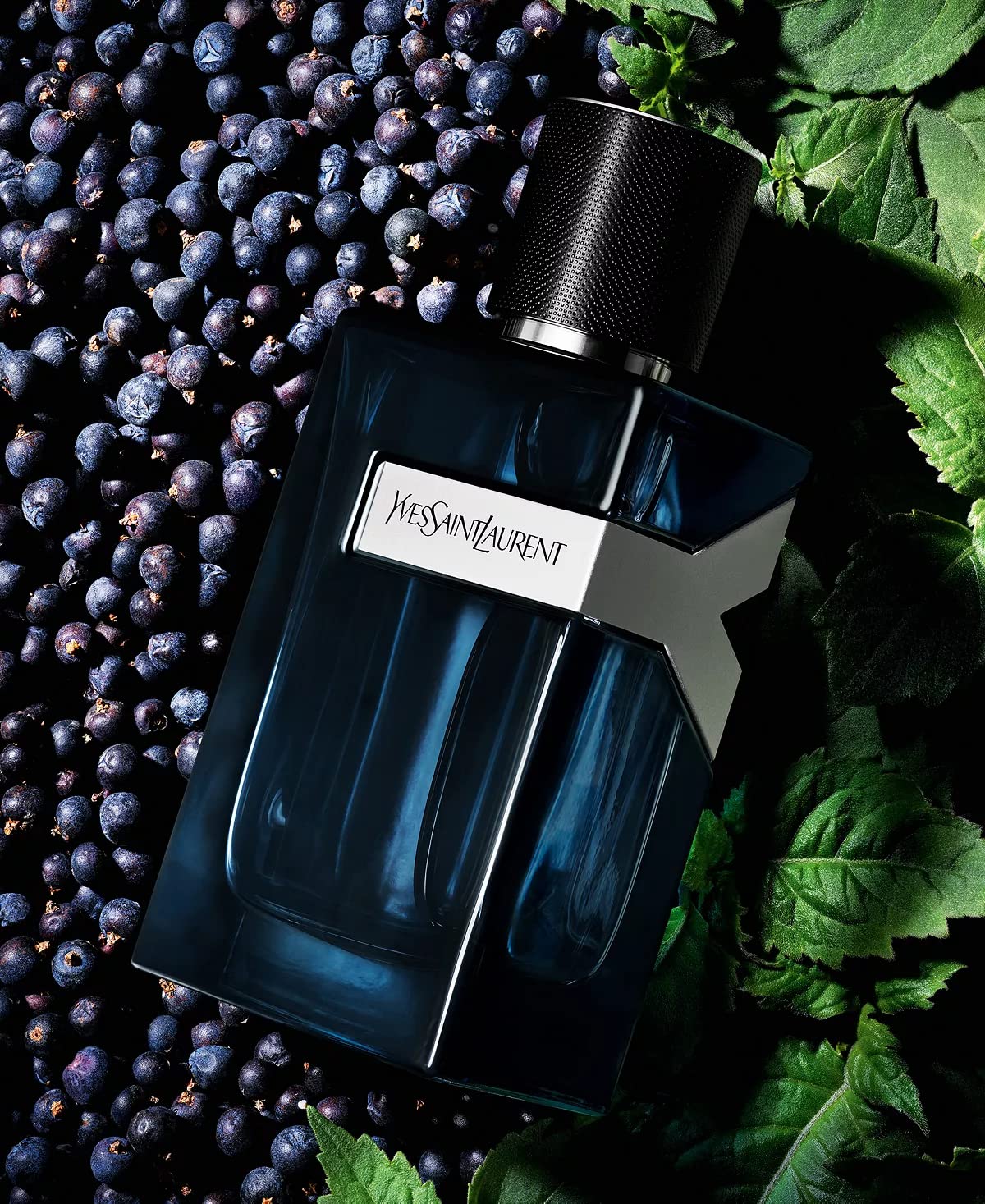Yves Saint Laurent Y Eau de Parfum Intense en ambiente, ideal para uso diario.