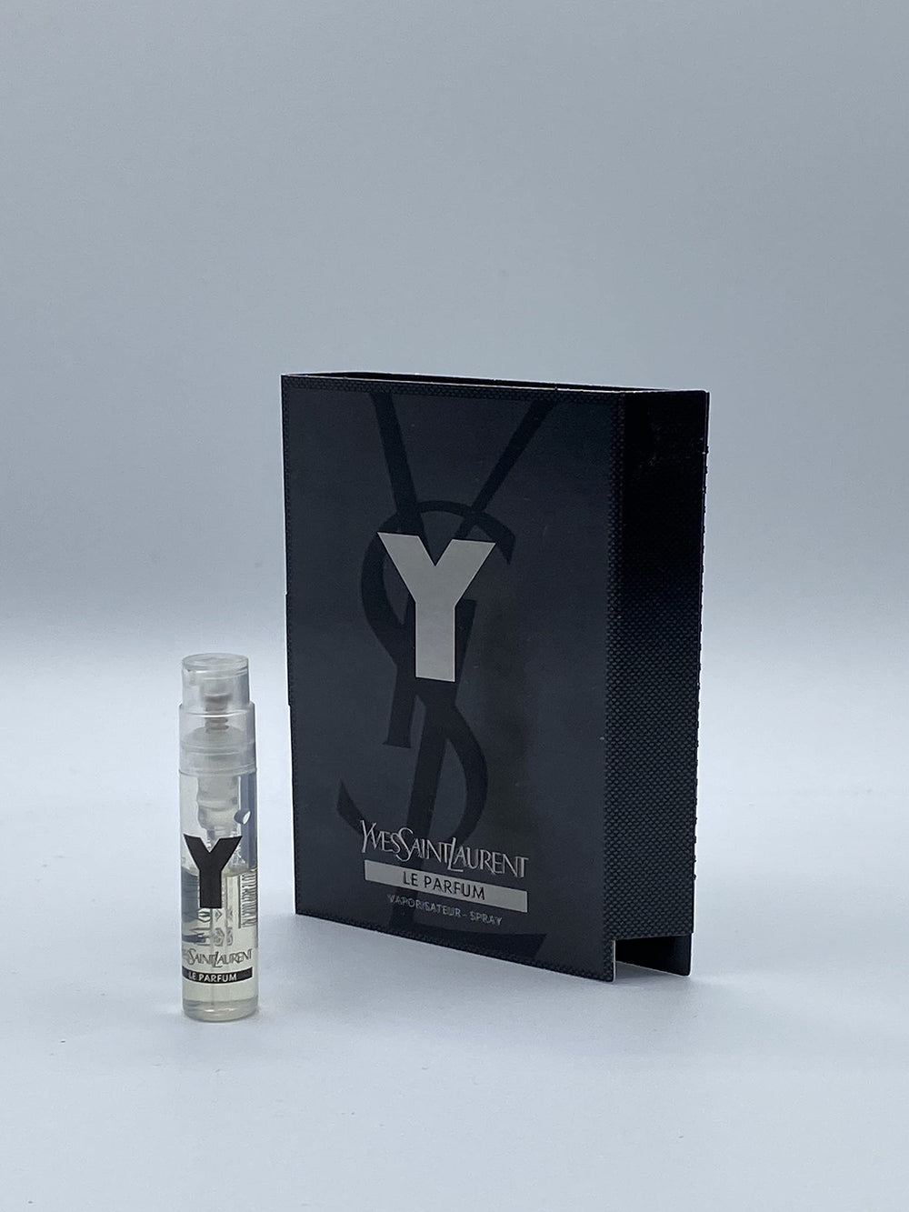 Muestra de Yves Saint Laurent Y para hombres, frasco a medio llenar, ideal para prueba rápida.