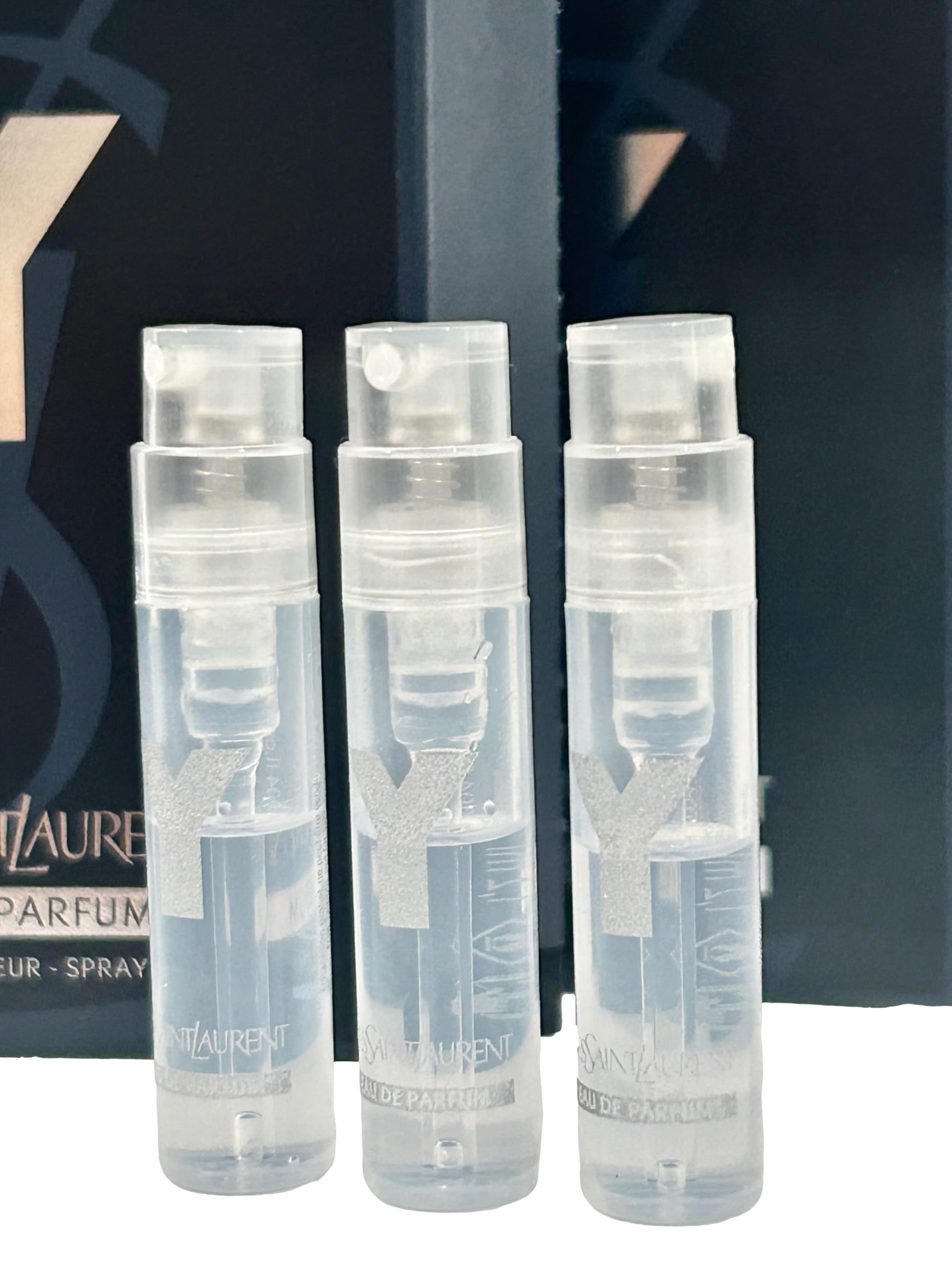 Vial de 1.2 ml de YSL Y Men, ideal para llevar en bolso y pruebas rápidas.