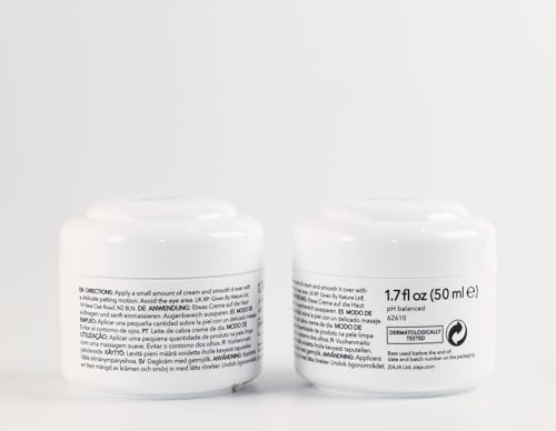 Ziaja Crema de Día Leche de Cabra, manos aplicando, base de maquillaje suave.