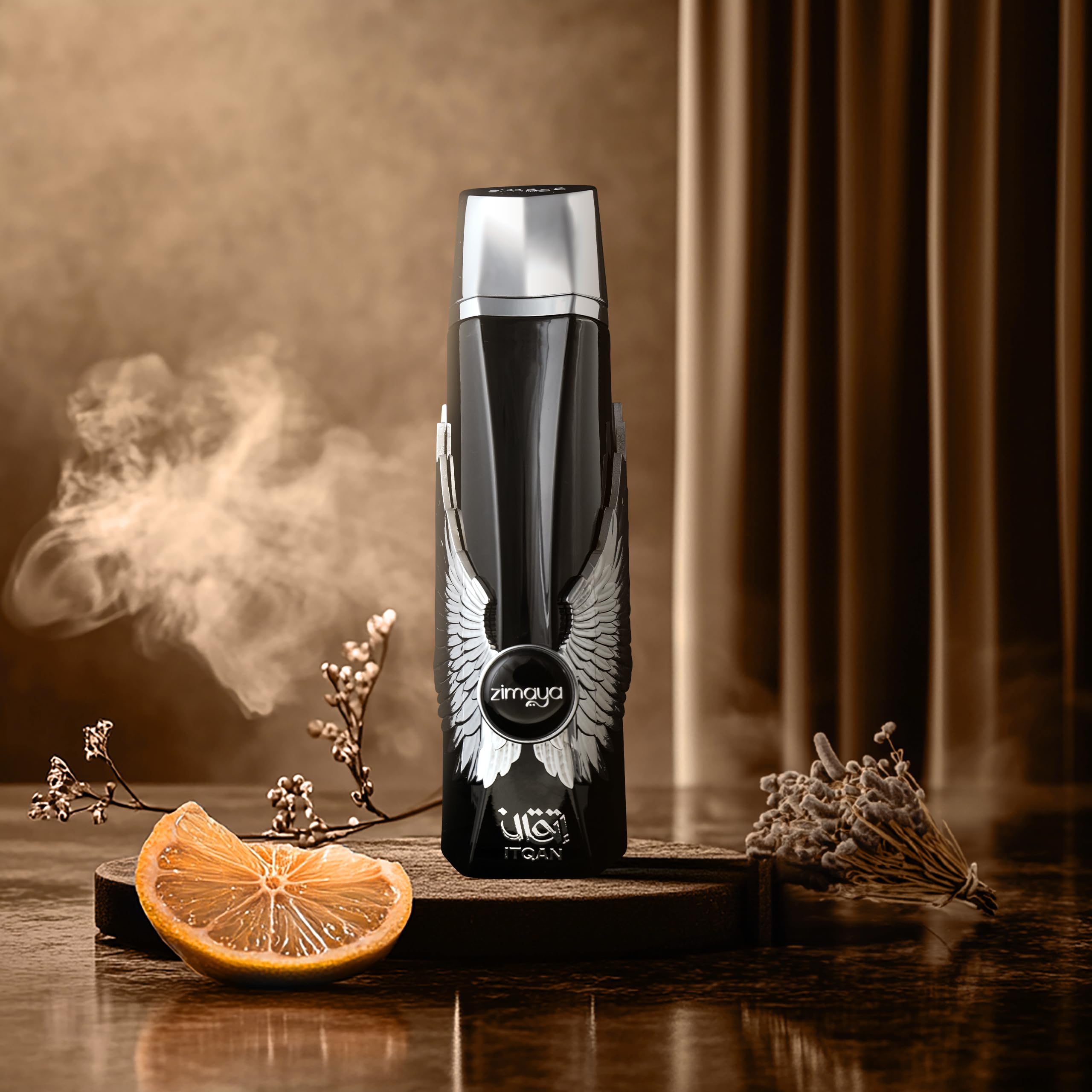 zimaya Itqan Noir rociado en muñeca: aroma duradero para uso diario.