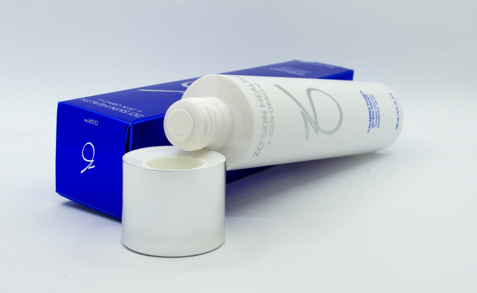 Ritual nocturno con Tónico Calmante de ZO Skin Health para equilibrar la piel.
