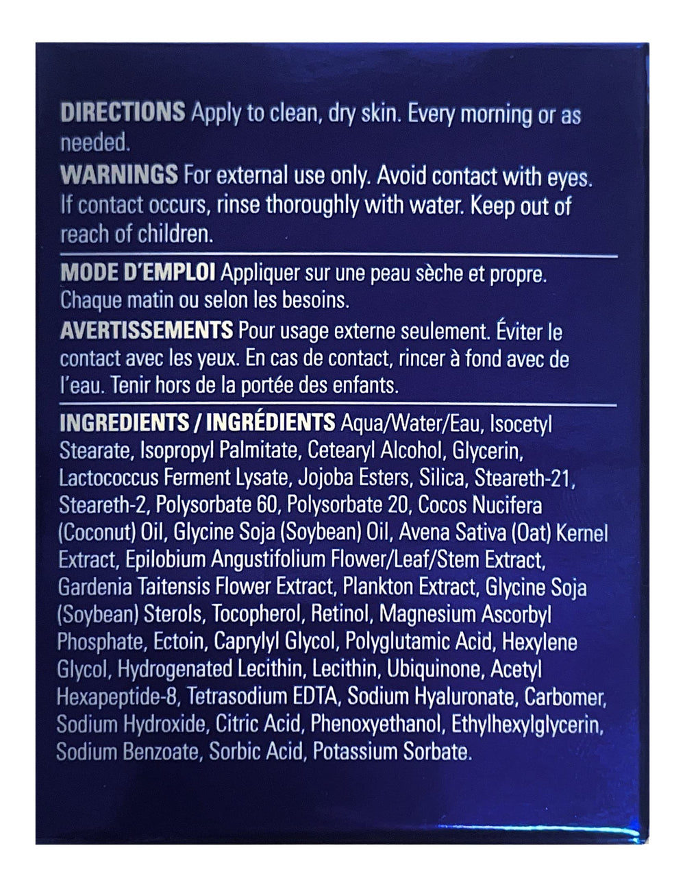 Aplicación con dedos para Zo Skin Health Crema Renovación Diaria de rápida absorción.