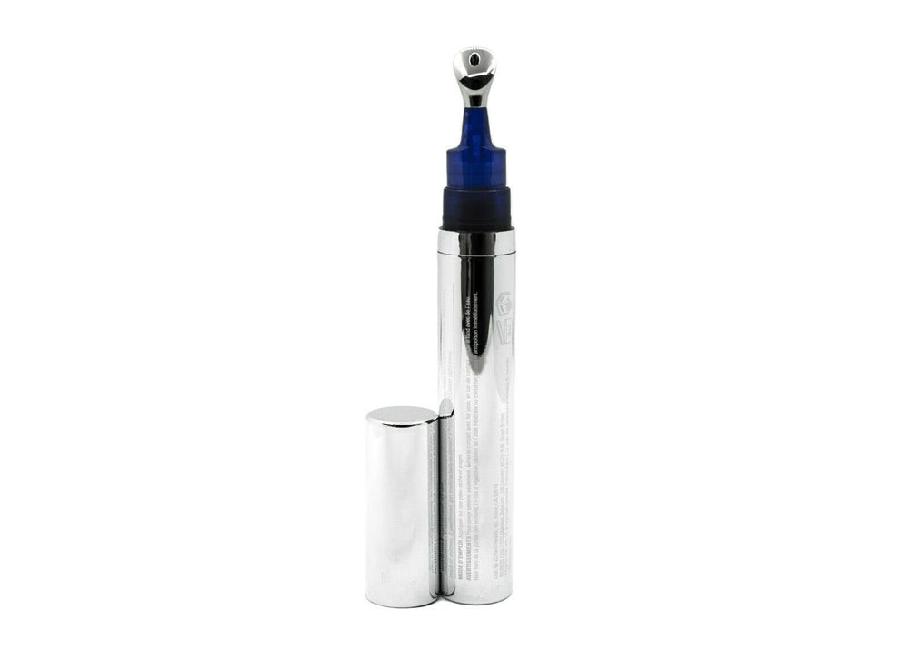 Sérum Contour des Yeux Growth Factor de ZO Skin Health applicateur rafraîchissant apaise la peau délicate.