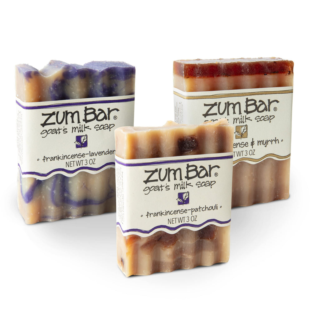 Jabón Zum Indigo con leche de cabra para manos y cuerpo, textura suave.